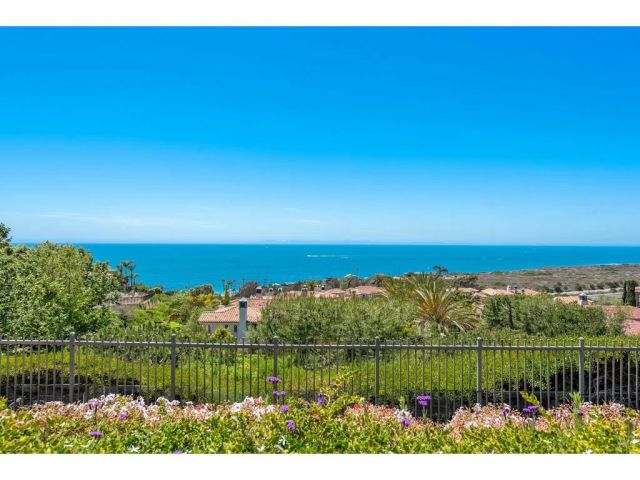 11 Greens Bluff, Newport Coast, CA 92657