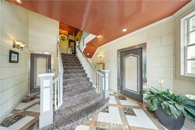 39 Coronado Avenue, Long Beach, CA 90803