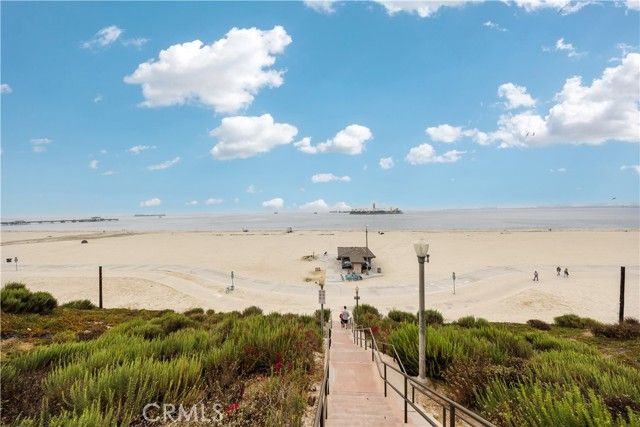 39 Coronado Avenue, Long Beach, CA 90803