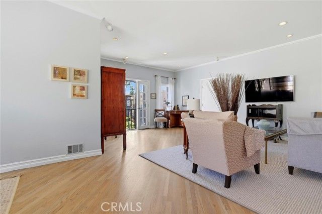 39 Coronado Avenue, Long Beach, CA 90803