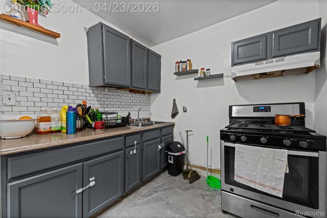 5122 Trowbridge Street, Hamtramck, MI 48212