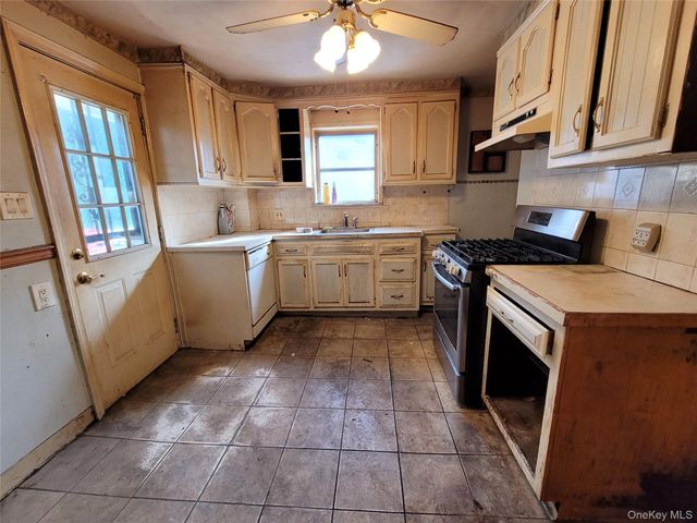 60-38 78th Avenue, Glendale, NY 11385