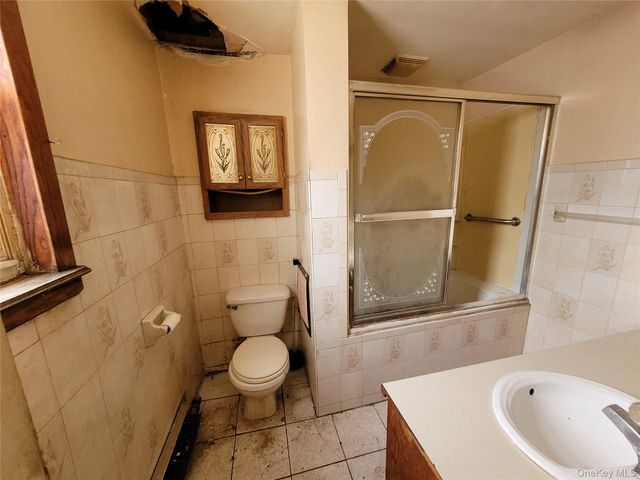 60-38 78th Avenue, Glendale, NY 11385