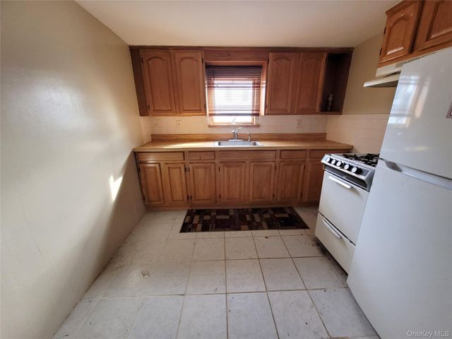 60-38 78th Avenue, Glendale, NY 11385