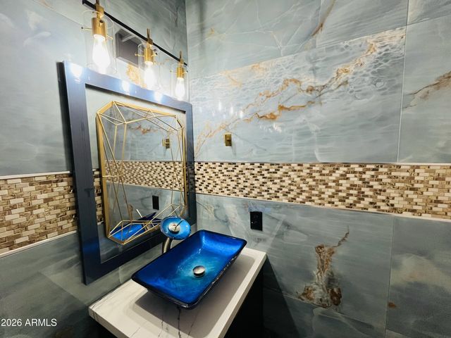 8709 E GAIL Road, Scottsdale, AZ 85260