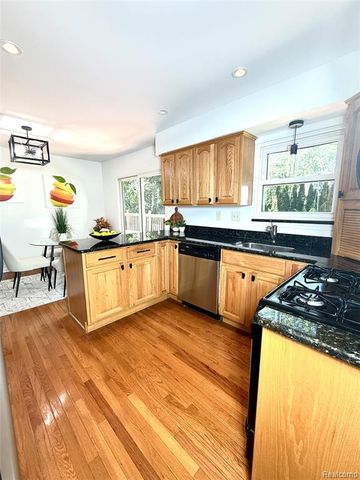 1369 Flamingo, Wixom, MI 48393