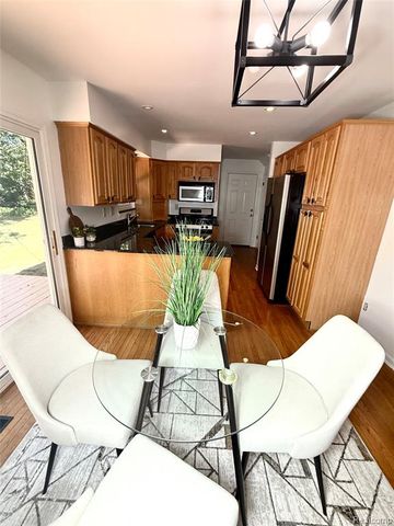 1369 Flamingo, Wixom, MI 48393