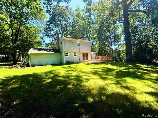 1369 Flamingo, Wixom, MI 48393