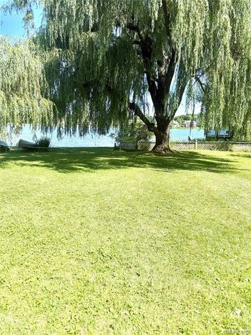 1369 Flamingo, Wixom, MI 48393