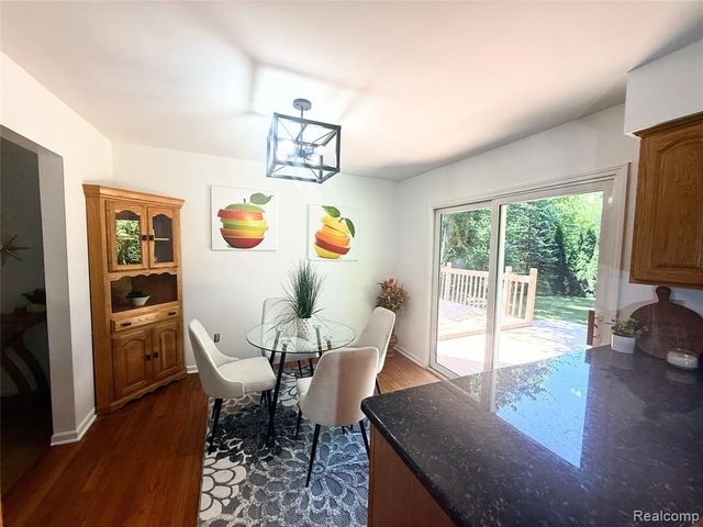 1369 Flamingo, Wixom, MI 48393