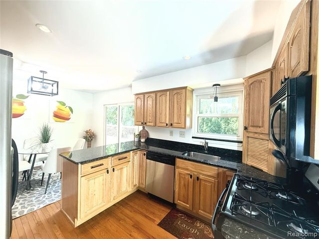 1369 Flamingo, Wixom, MI 48393