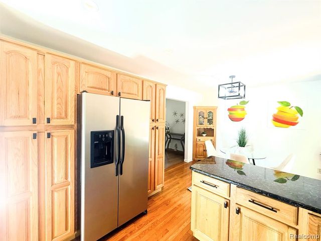 1369 Flamingo, Wixom, MI 48393