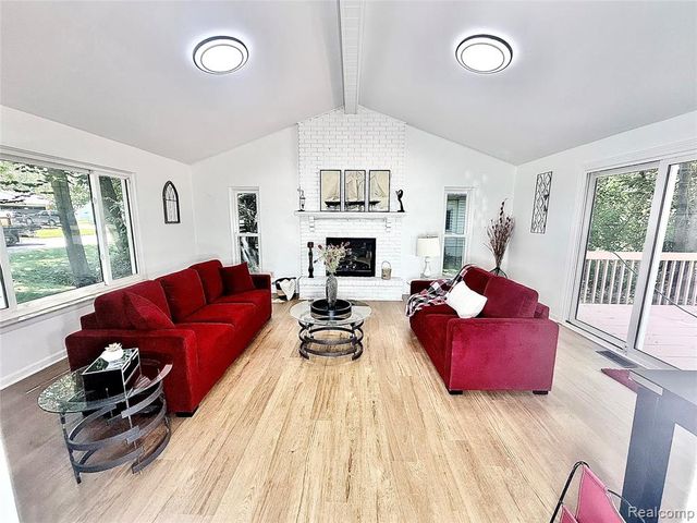 1369 Flamingo, Wixom, MI 48393