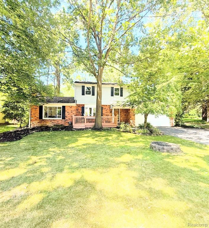 1369 Flamingo, Wixom, MI 48393