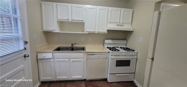 1925 Vantage Point Place F, Greensboro, NC 27407