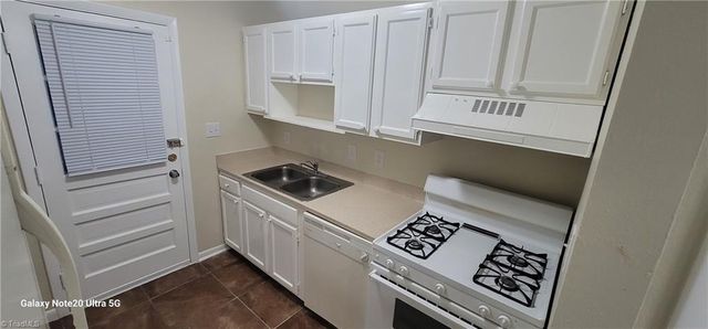 1925 Vantage Point Place F, Greensboro, NC 27407