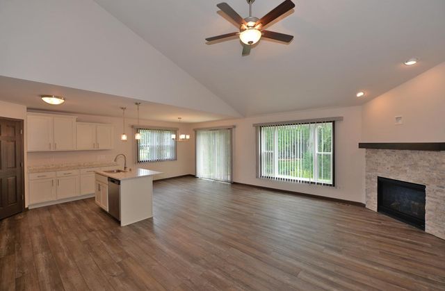 5208 Briarwood CIRCLE, Racine, WI 53402