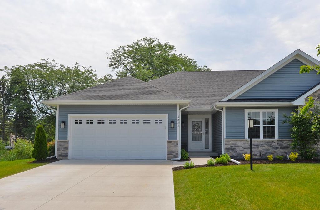 5208 Briarwood CIRCLE, Racine, WI 53402