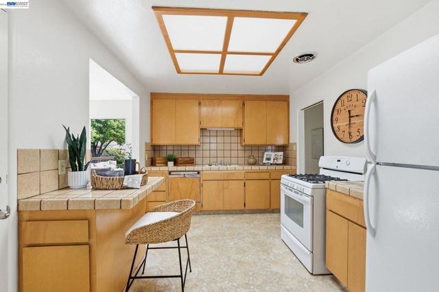 1762 Via Redondo, San Lorenzo, CA 94580