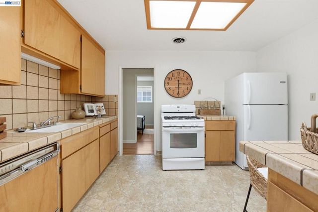 1762 Via Redondo, San Lorenzo, CA 94580