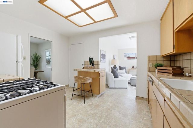 1762 Via Redondo, San Lorenzo, CA 94580