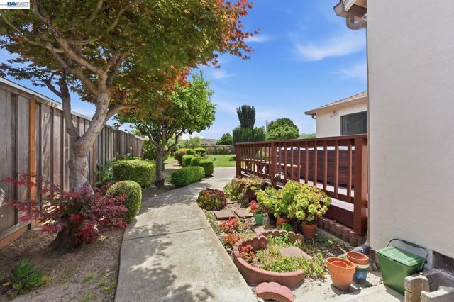 1762 Via Redondo, San Lorenzo, CA 94580