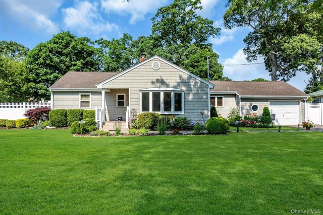 360 Bayport Avenue, Bayport, NY 11705
