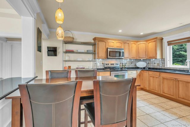 360 Bayport Avenue, Bayport, NY 11705