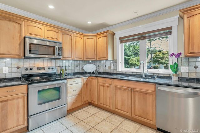 360 Bayport Avenue, Bayport, NY 11705