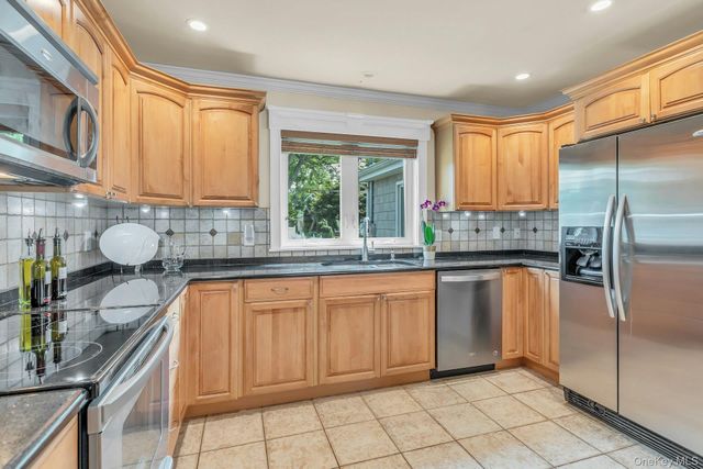 360 Bayport Avenue, Bayport, NY 11705