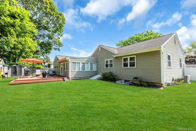 360 Bayport Avenue, Bayport, NY 11705