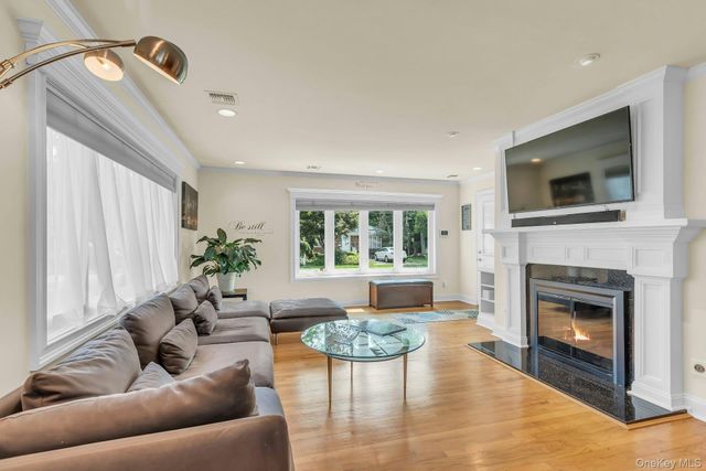 360 Bayport Avenue, Bayport, NY 11705