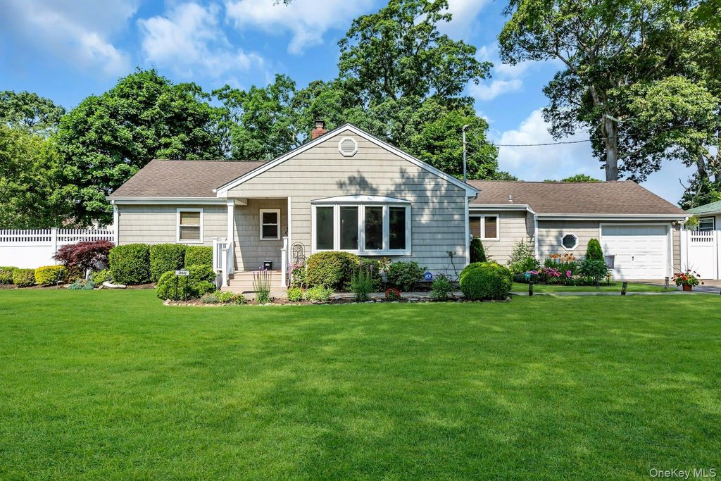 360 Bayport Avenue, Bayport, NY 11705 — photo 2