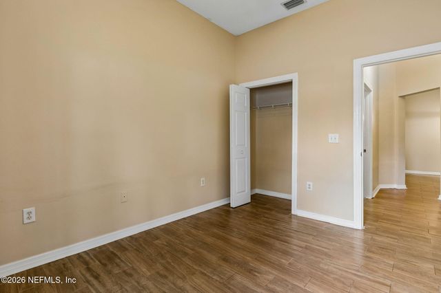 6063 MAGGIES Circle 106, Jacksonville, FL 32244