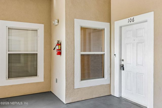 6063 MAGGIES Circle 106, Jacksonville, FL 32244