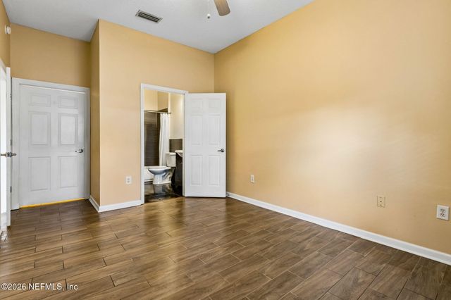 6063 MAGGIES Circle 106, Jacksonville, FL 32244