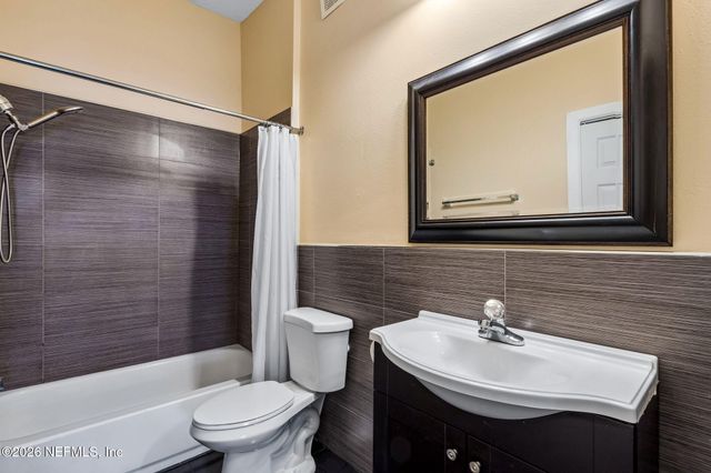 6063 MAGGIES Circle 106, Jacksonville, FL 32244