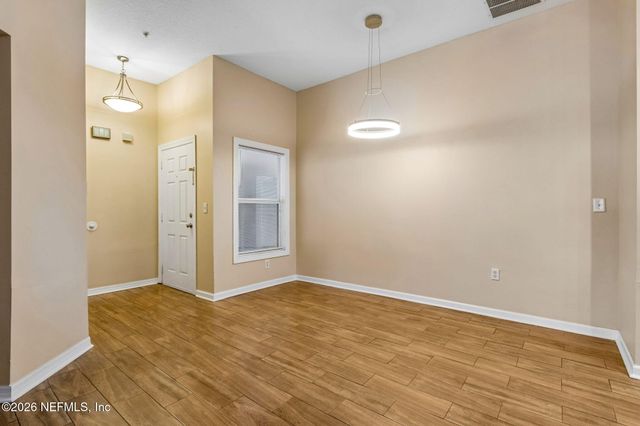 6063 MAGGIES Circle 106, Jacksonville, FL 32244