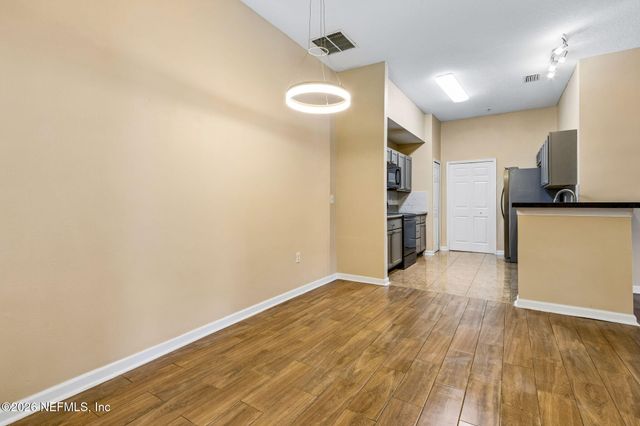 6063 MAGGIES Circle 106, Jacksonville, FL 32244