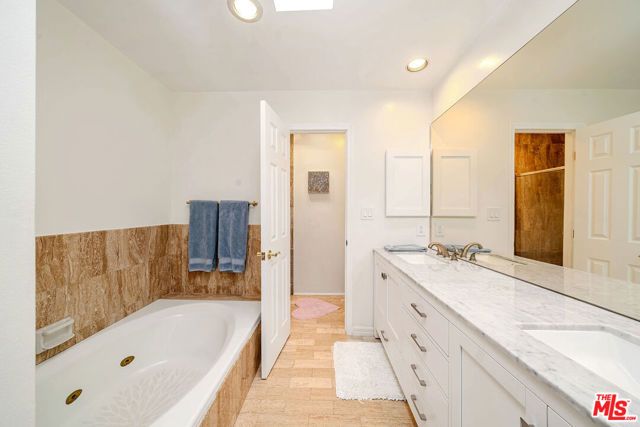 11755 Montana Avenue 306, Los Angeles, CA 90049