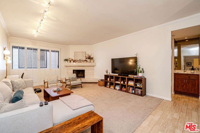 11755 Montana Avenue 306, Los Angeles, CA 90049