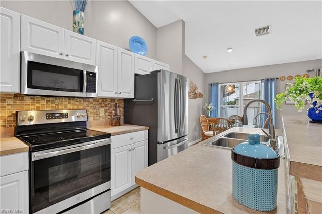 2707 NE 5th AVE, Cape Coral, FL 33909