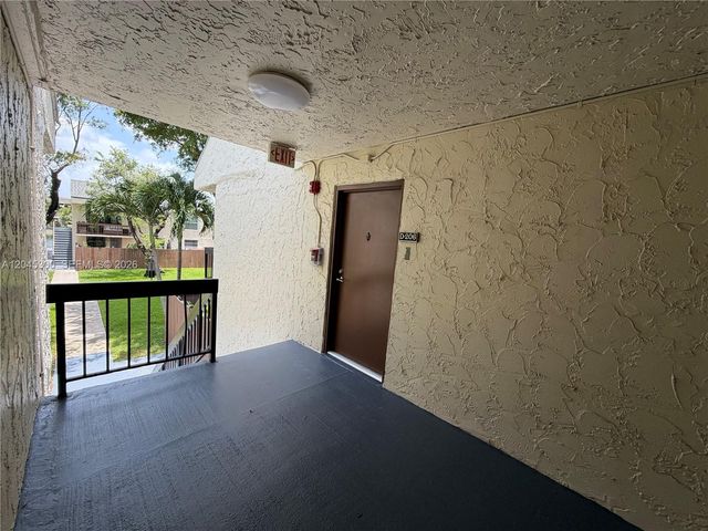 8303 SW 142nd Ave D206, Miami, FL 33183