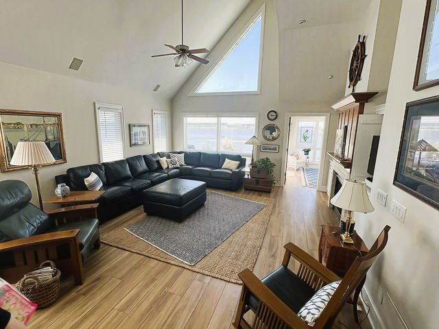 173 Beacon Harbor Circle, East Moline, IL 61244