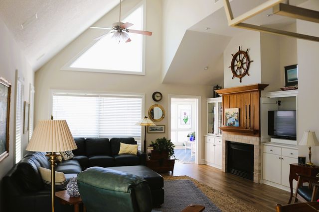 173 Beacon Harbor Circle, East Moline, IL 61244
