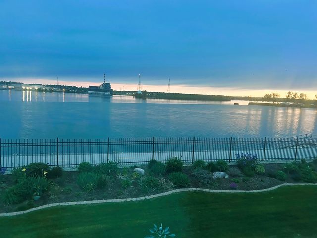 173 Beacon Harbor Circle, East Moline, IL 61244