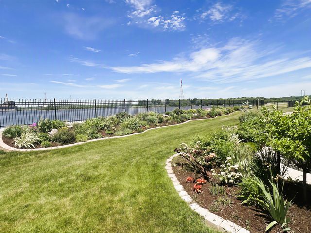 173 Beacon Harbor Circle, East Moline, IL 61244