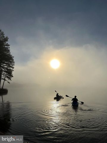 14 FAIRVIEW DR, Mineral, VA 23117