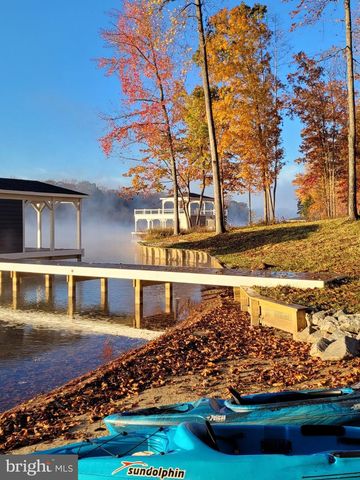 14 FAIRVIEW DR, Mineral, VA 23117