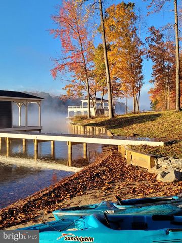 14 FAIRVIEW DR, Mineral, VA 23117